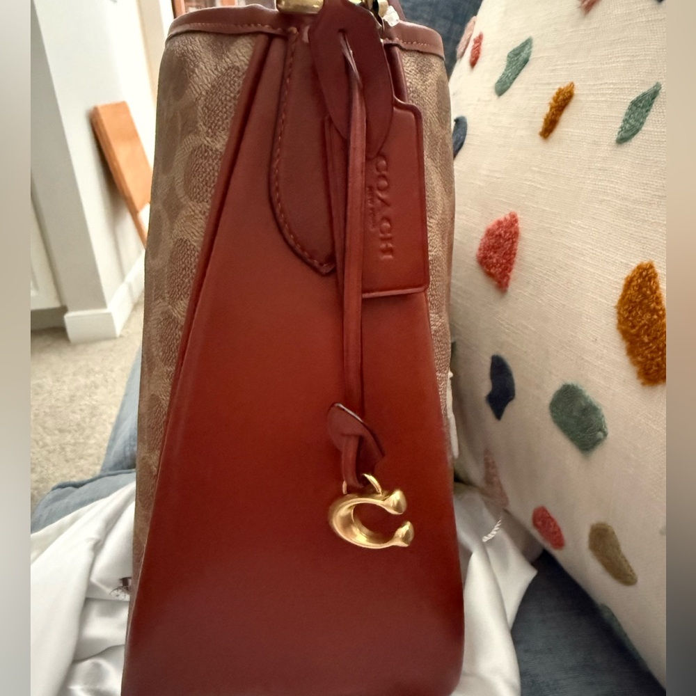 Coach Retail Coated Canvas Signature Cary Shoulder Bag NWT - Picture 3 of 10